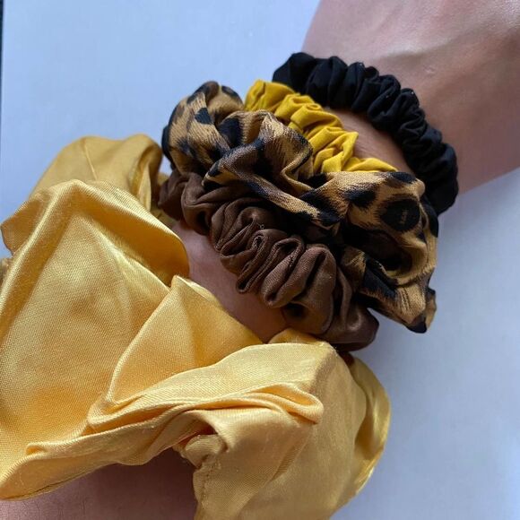 𝅺Set of 5 Scrunchies - Golden Leopard - Picture 1 of 2